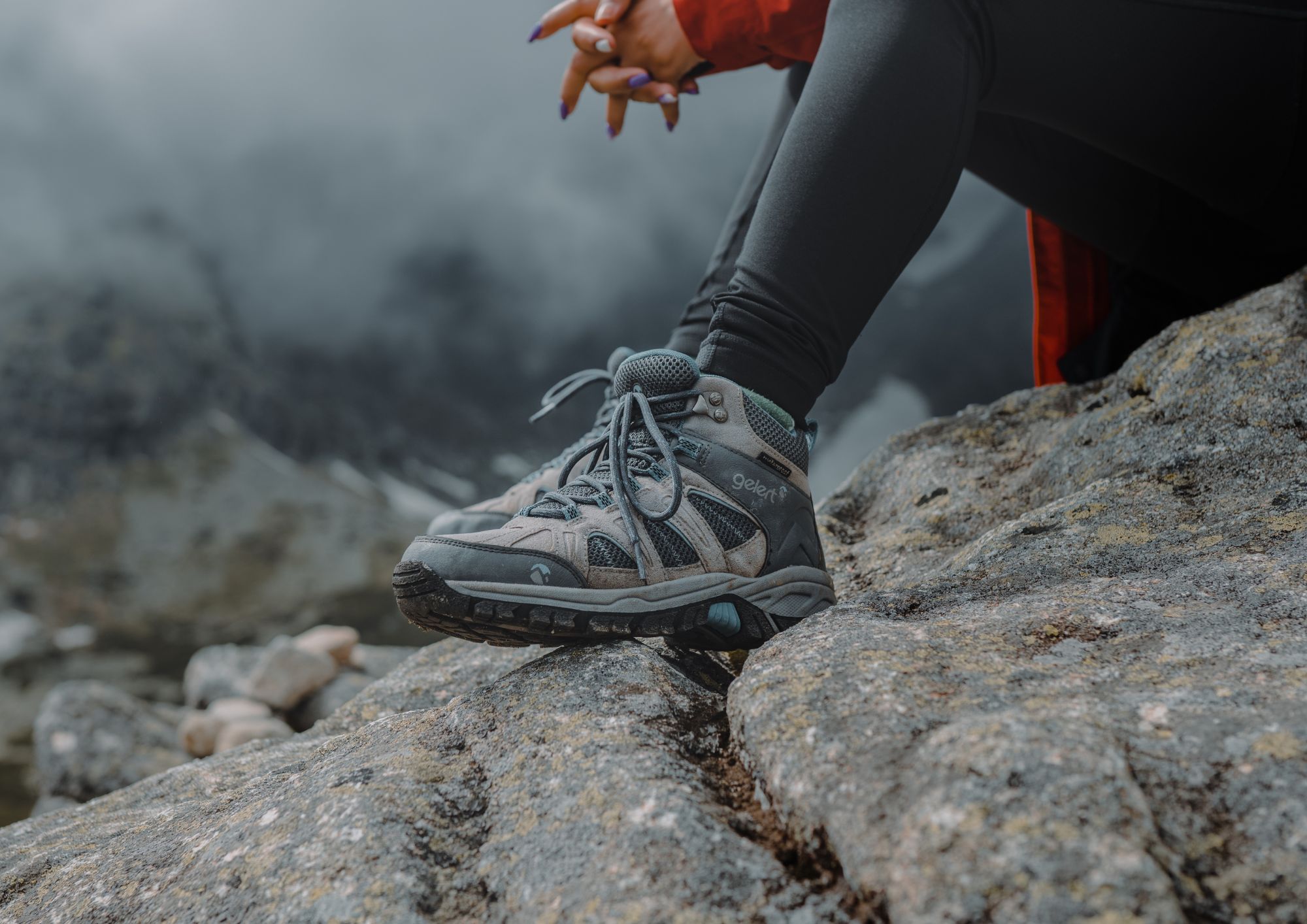 איך לבחור נעלי טיולים